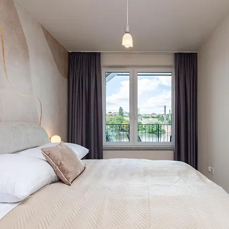 Apartly- Riverview With Balcony & Parking * שצ'צ'ין