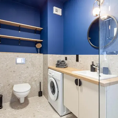 Apartly- Riverview With Balcony & Parking דירה
