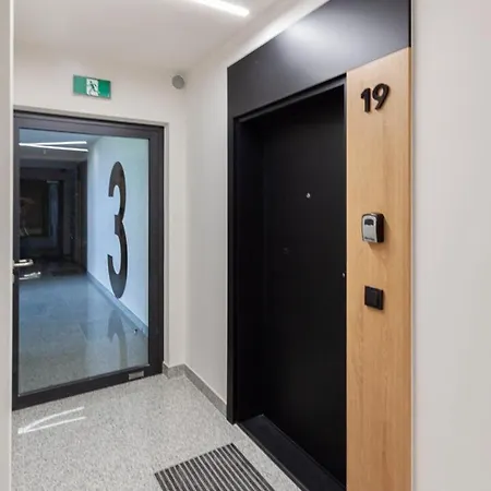 Apartly- Riverview With Balcony & Parking *